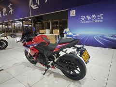Honda CBR400R - ფოტო 7