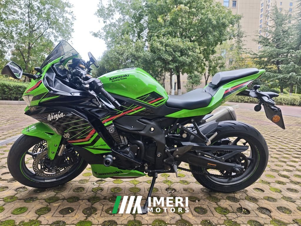 2023 Kawasaki ZX-4R 400 cc
