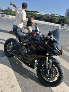 Honda CBR650R - ფოტო 1