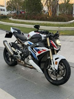 BMW M 1000 R - photo 1