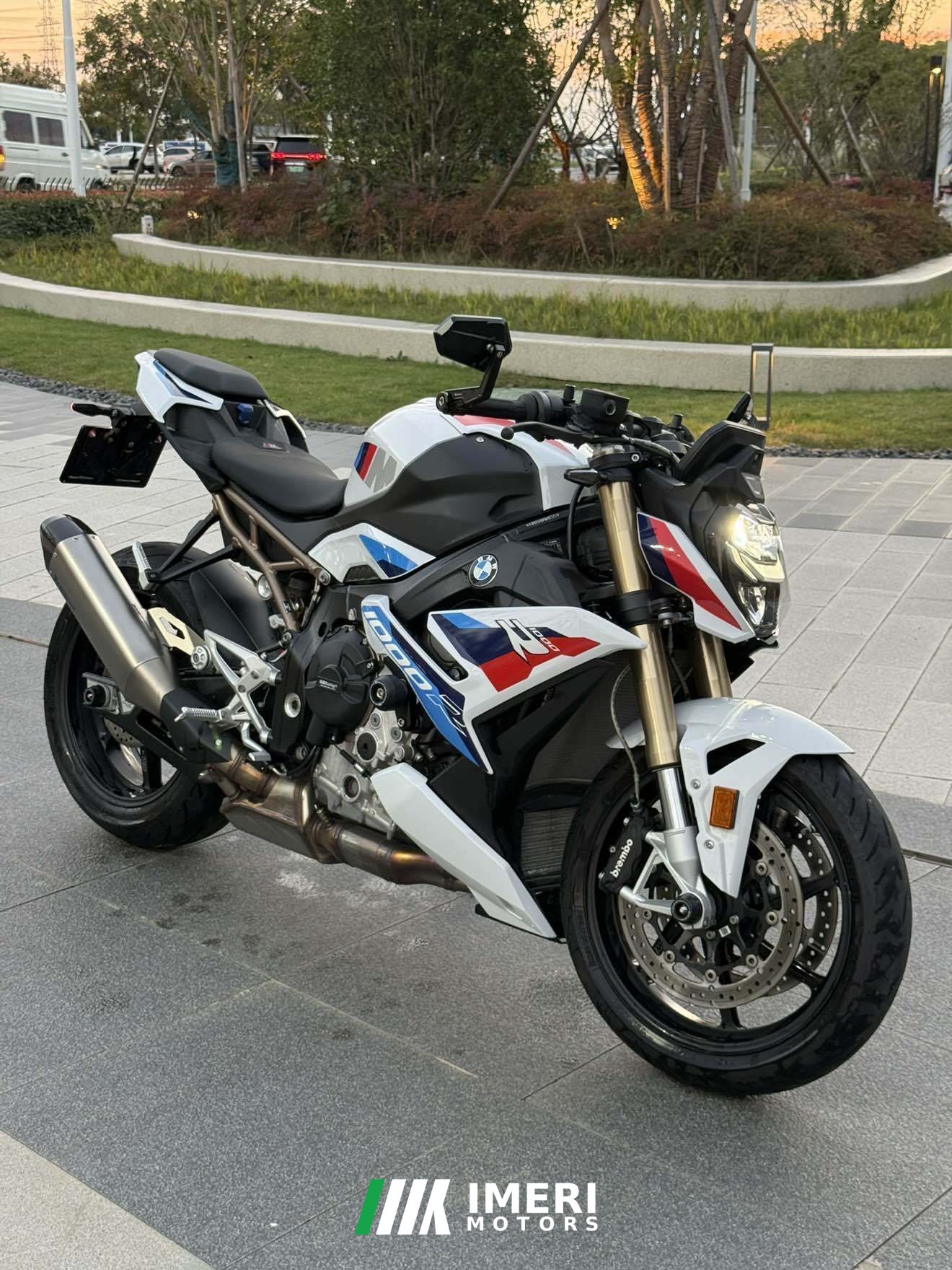 2023 BMW M 1000 R