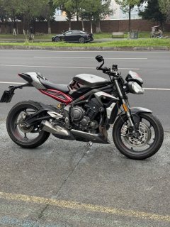 Triumph Street Triple 765 - photo 1