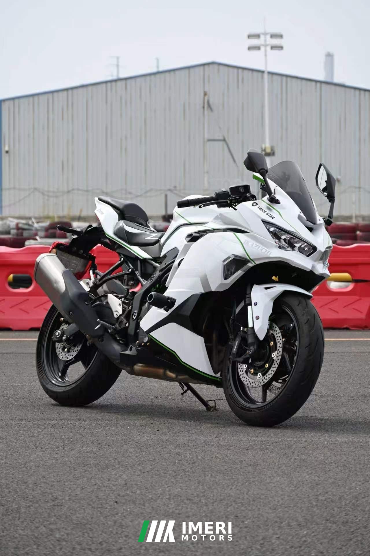 2023 Kawasaki ZX-4R 400 cc