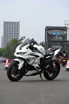 Kawasaki ZX-4R 400 cc - ფოტო 3