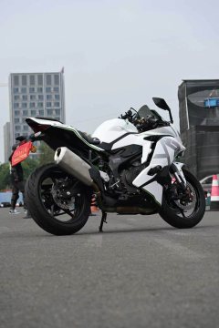 Kawasaki ZX-4R 400 cc - ფოტო 5