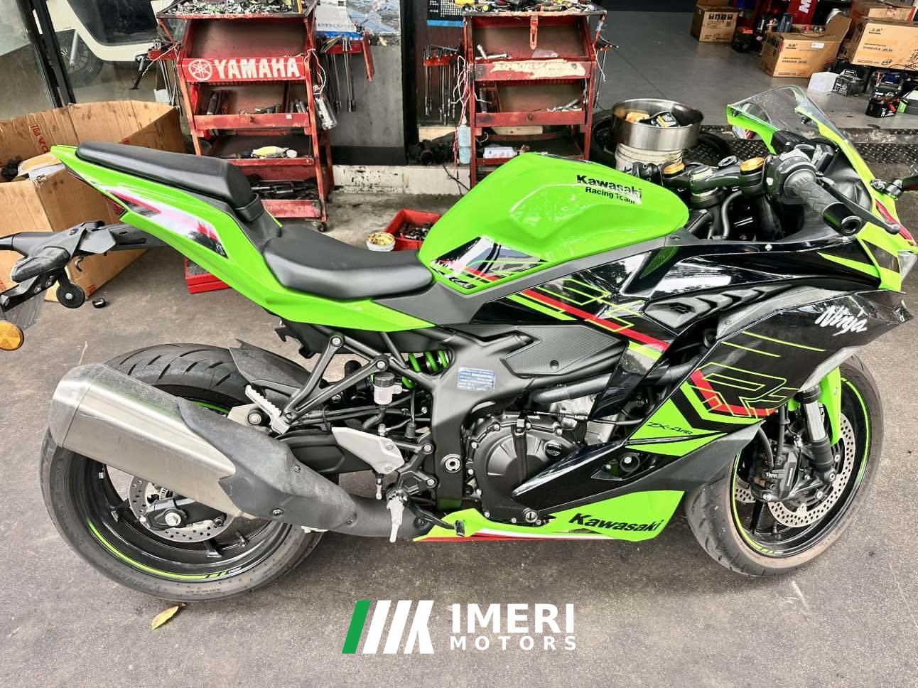2023 Kawasaki ZX-4R 400 cc