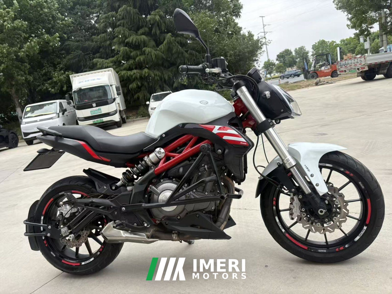 2021 Benelli TNT 300 / BN 302S