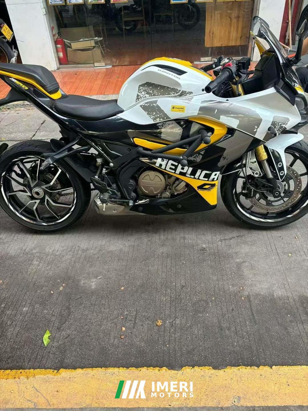 QJMOTOR SRK 250 - motorcycle from China