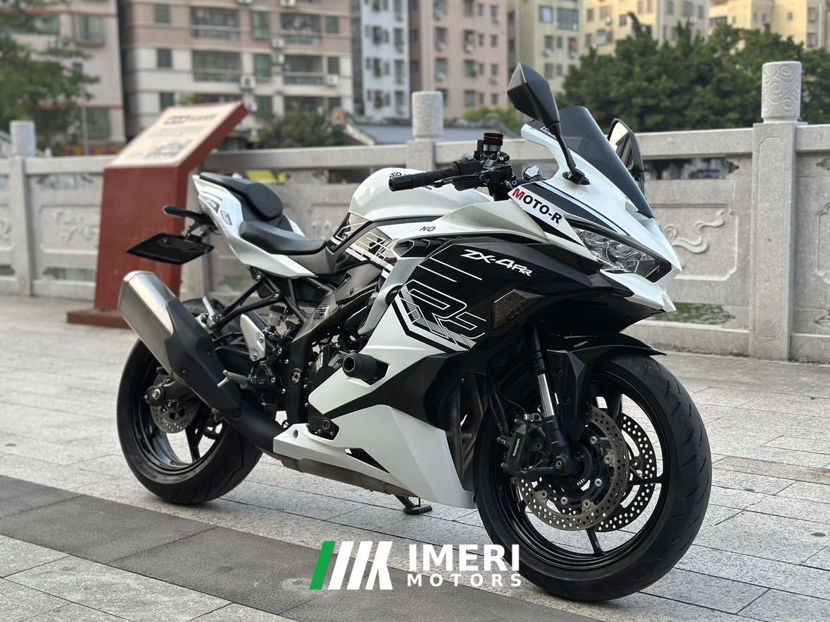 2023 Kawasaki ZX-4R 400 cc