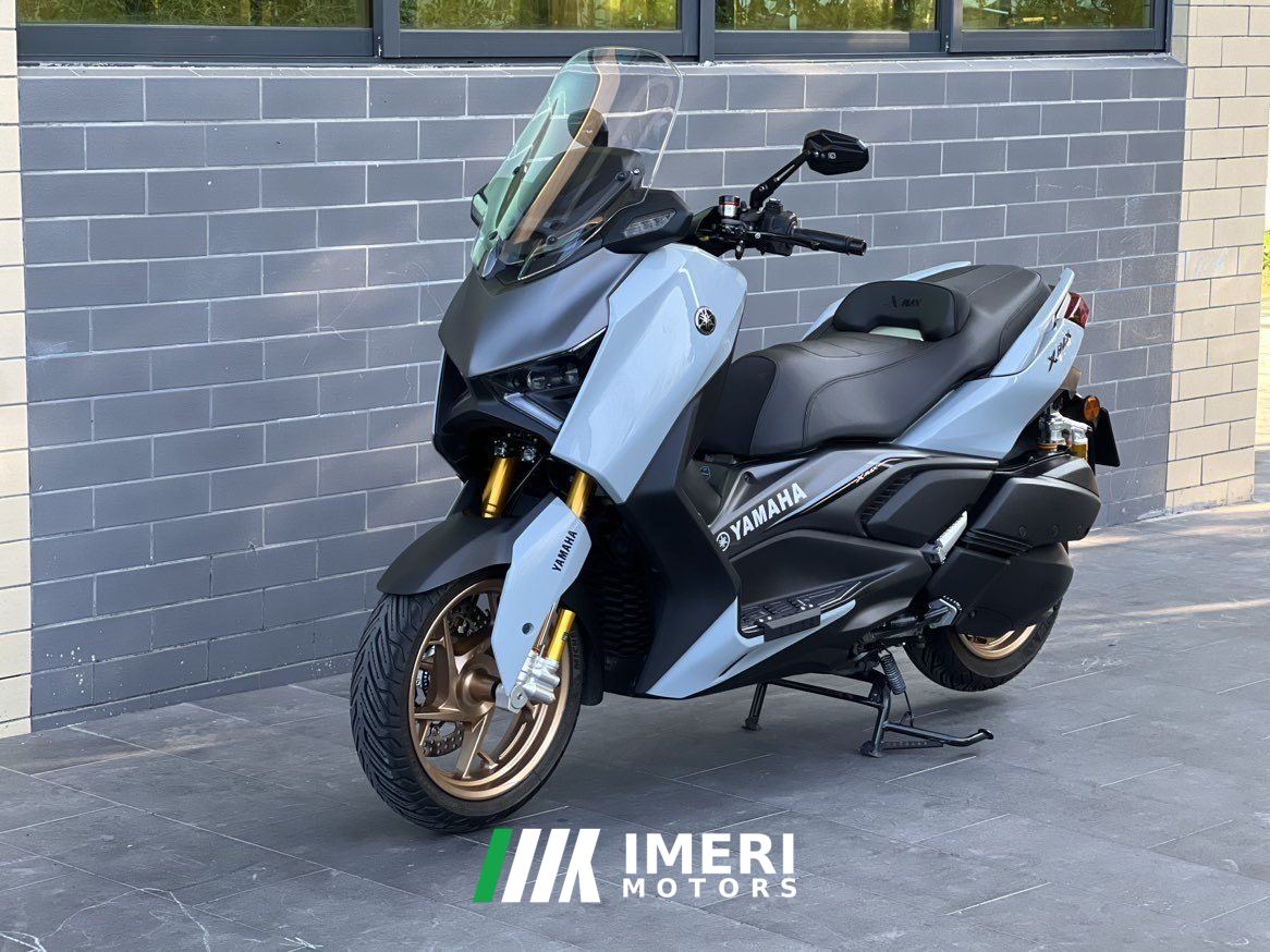 2025 Yamaha XMAX 300 cc