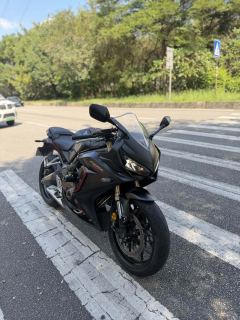Honda CBR650R - photo 2