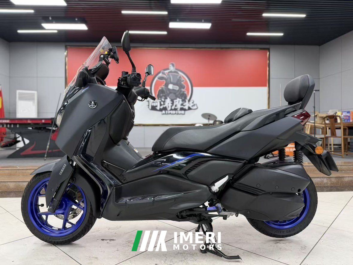 2025 Yamaha XMAX 300 cc