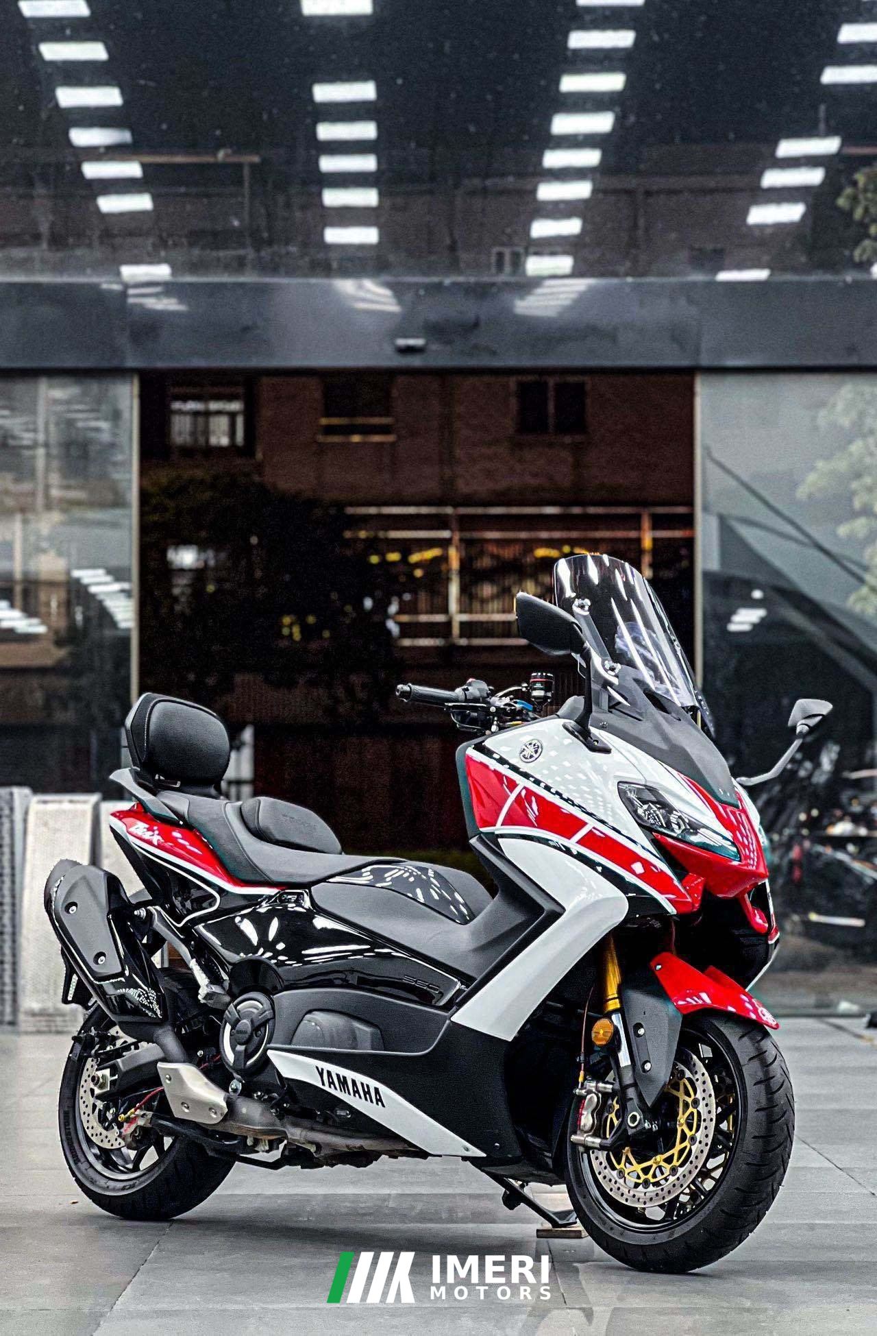 2025 Yamaha TMAX 560 cc