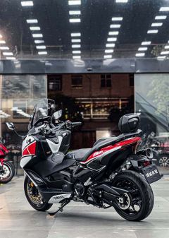 Yamaha TMAX 560 cc - фото 9