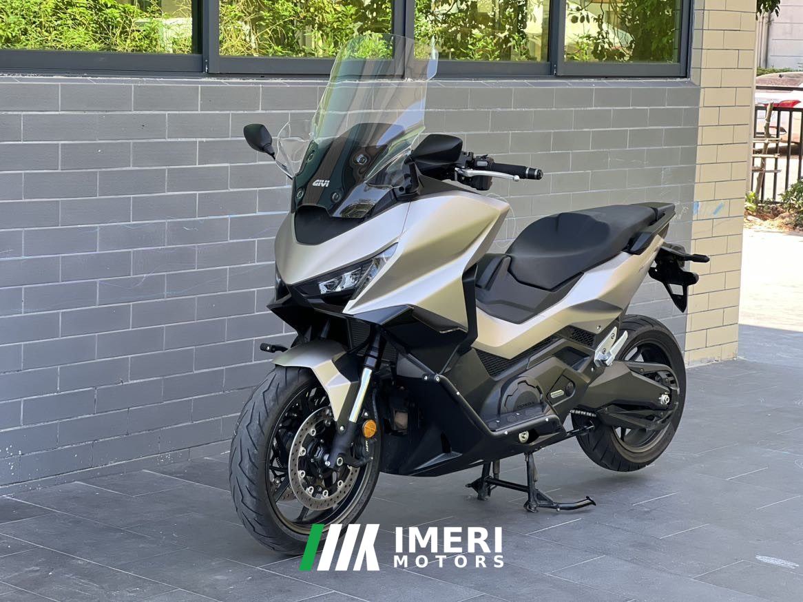 2025 Honda NSS750