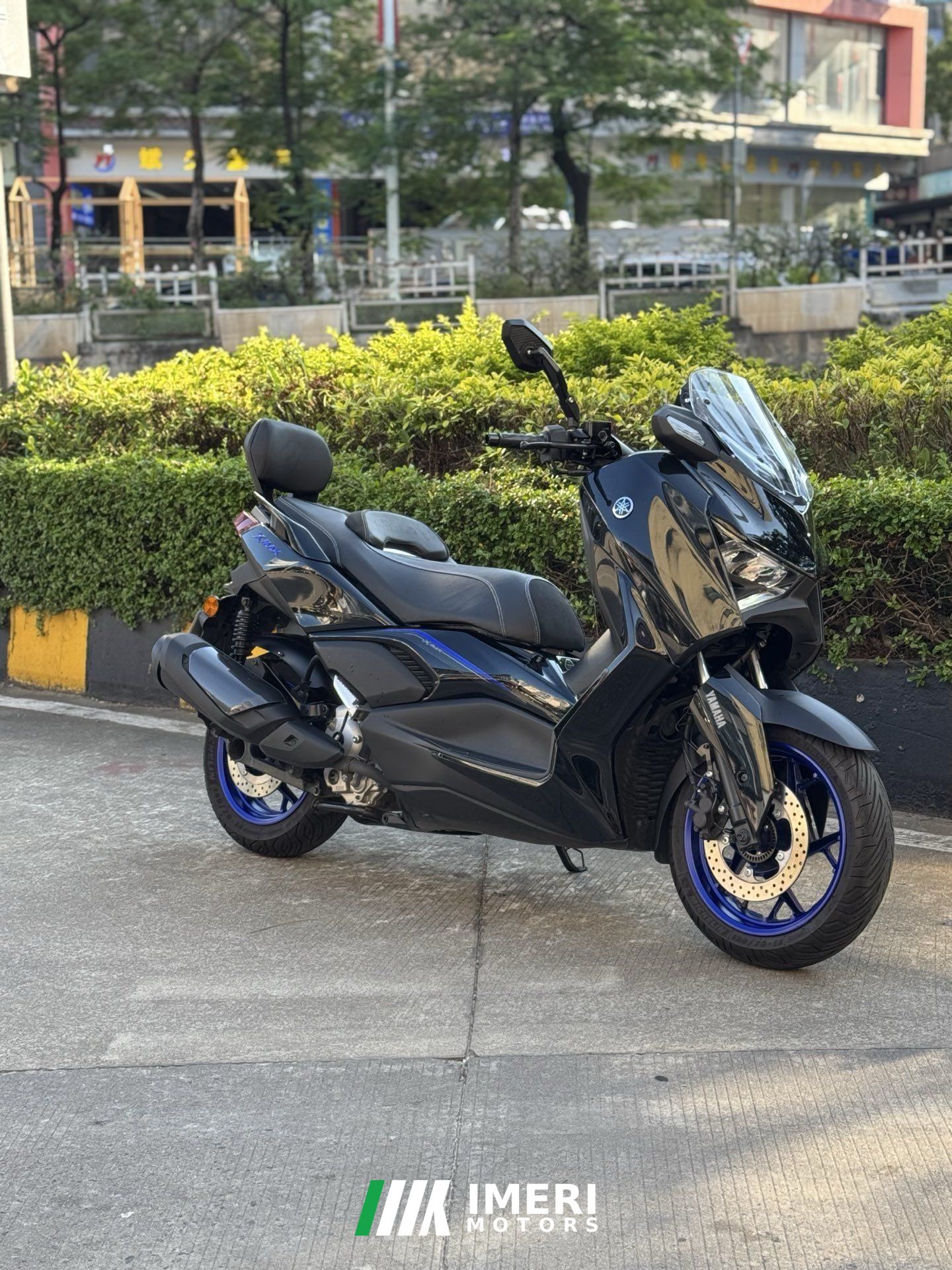2025 Yamaha XMAX 300 cc
