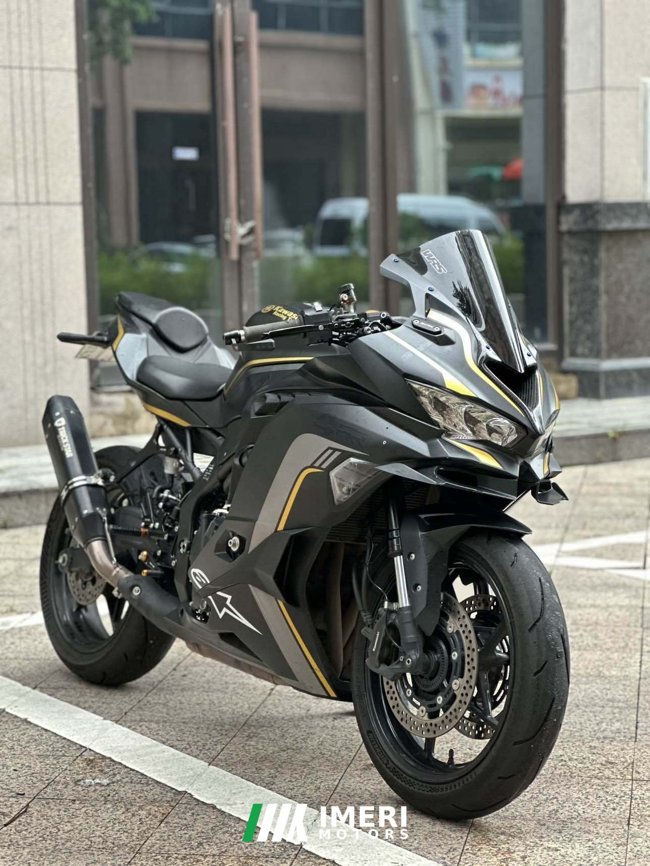 2023 Kawasaki ZX-4R 400 cc