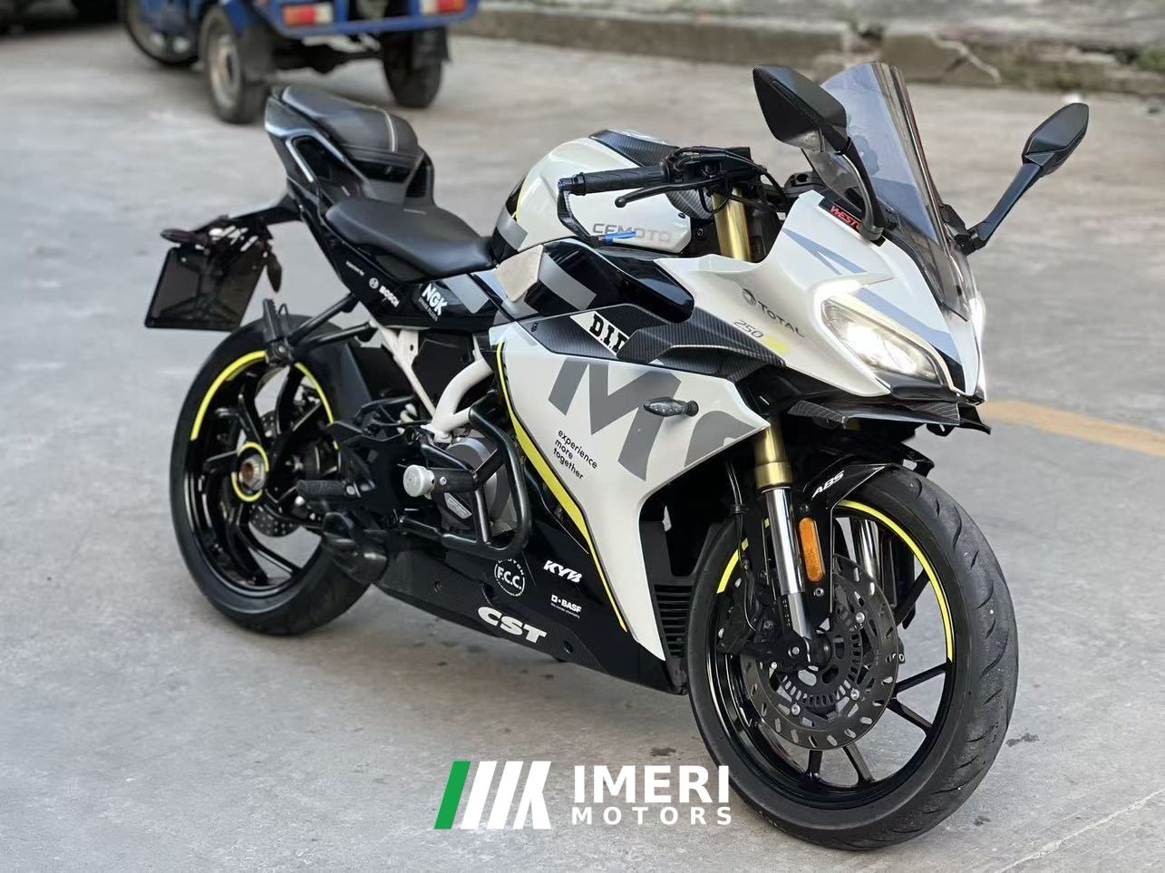 2022 CFMOTO 250SR