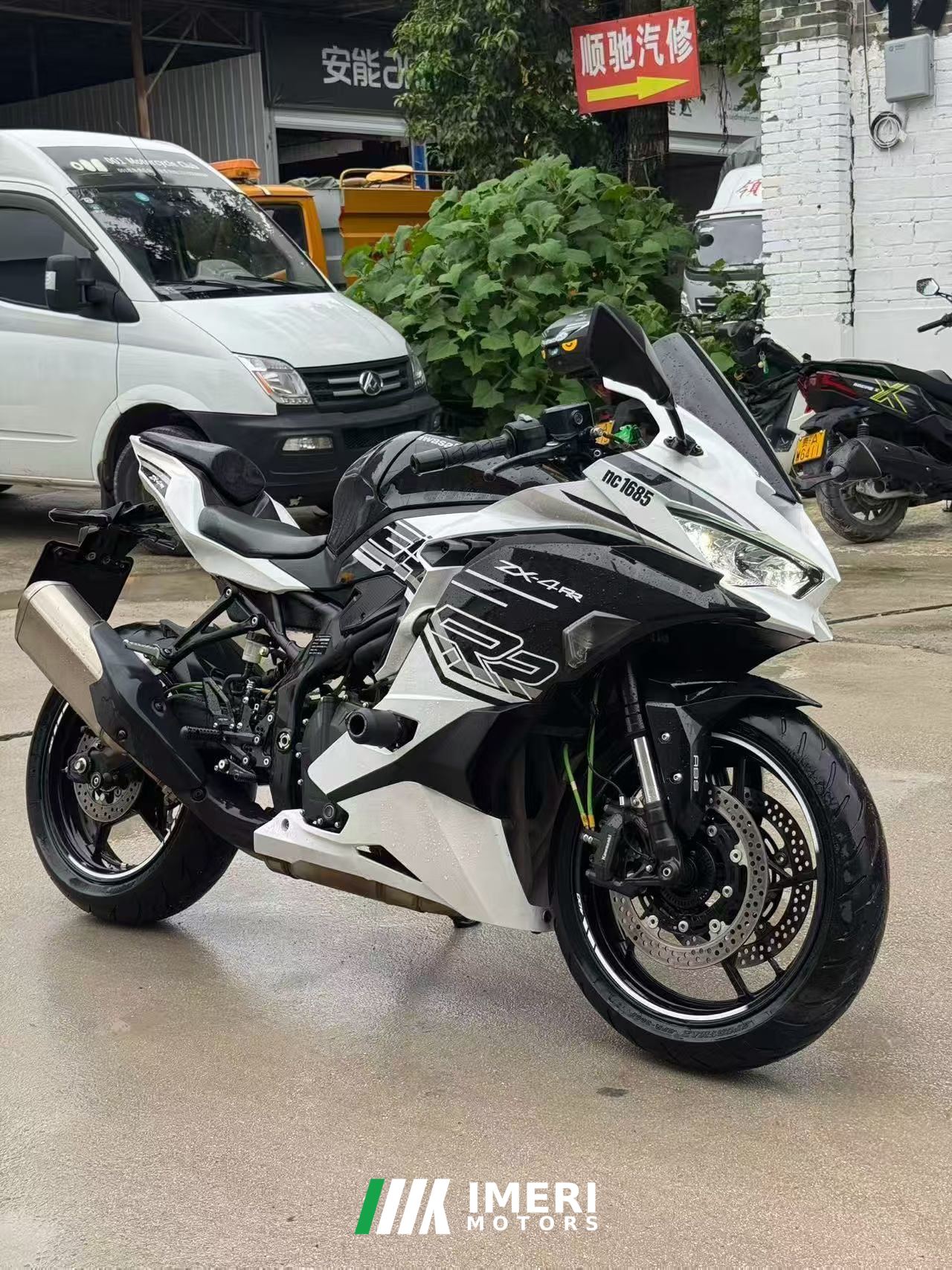 2023 Kawasaki ZX-4R 400 cc