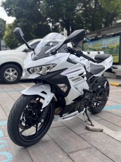 Kawasaki Ninja 400 - ფოტო 4