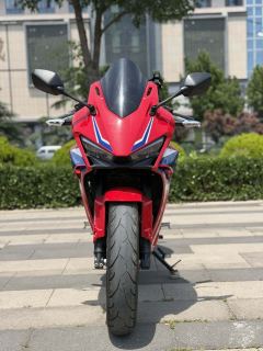 Honda CBR400R - photo 2