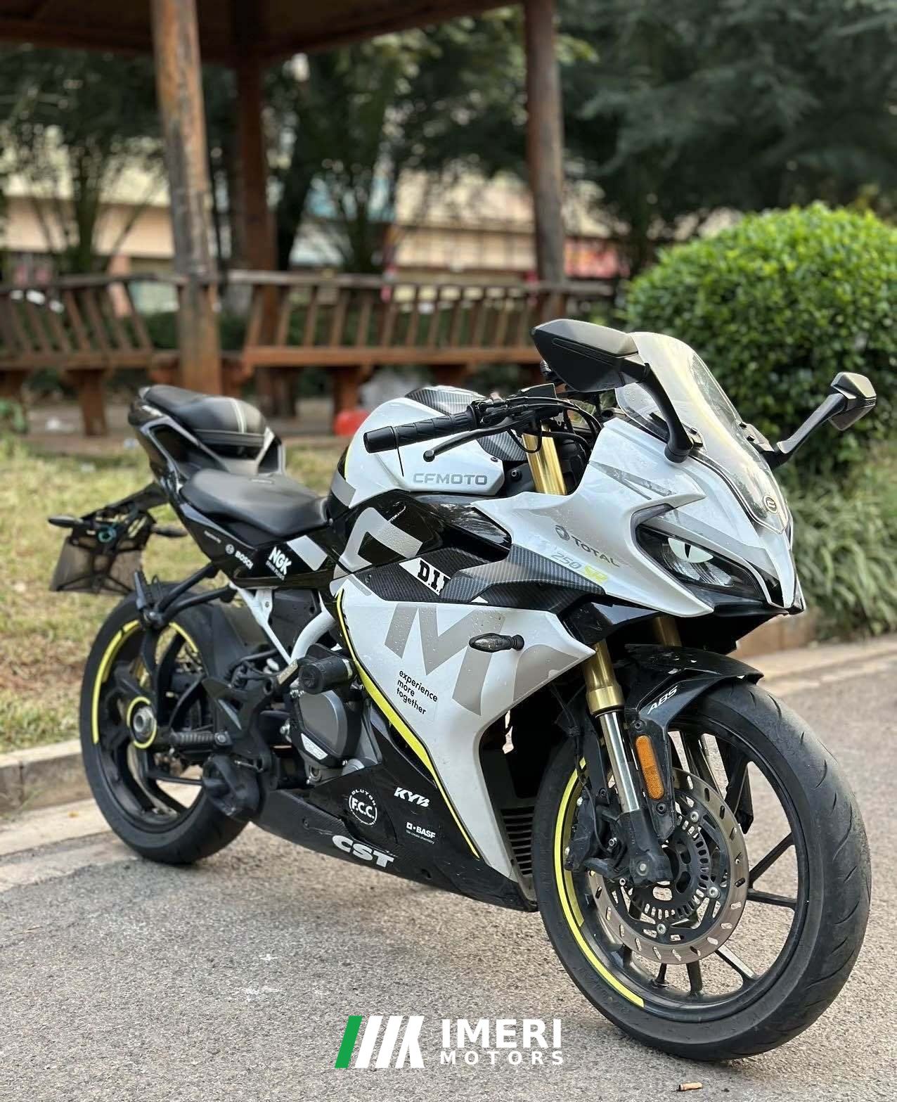 2022 CFMOTO 250SR