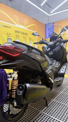 Yamaha XMAX 300 cc - photo 5