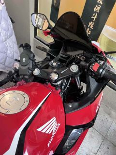 Honda CBR400R - photo 2