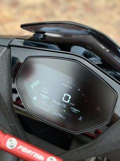 QJMOTOR Hong 150S - ფოტო 9