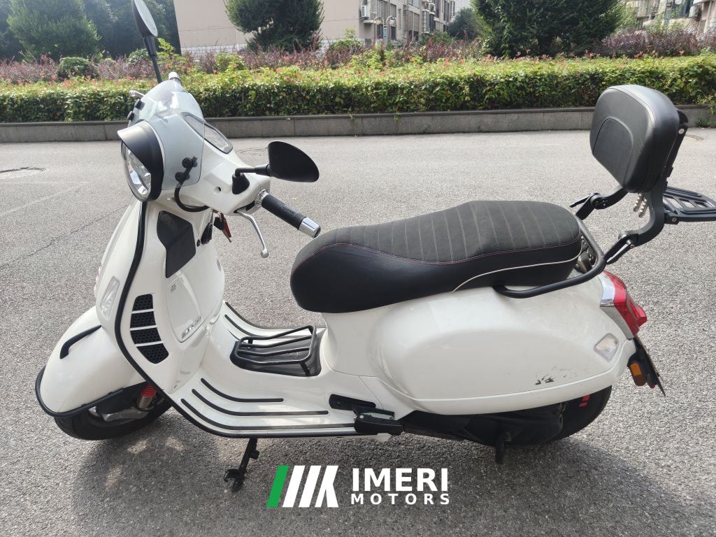 2022 VESPA GTS 300 cc