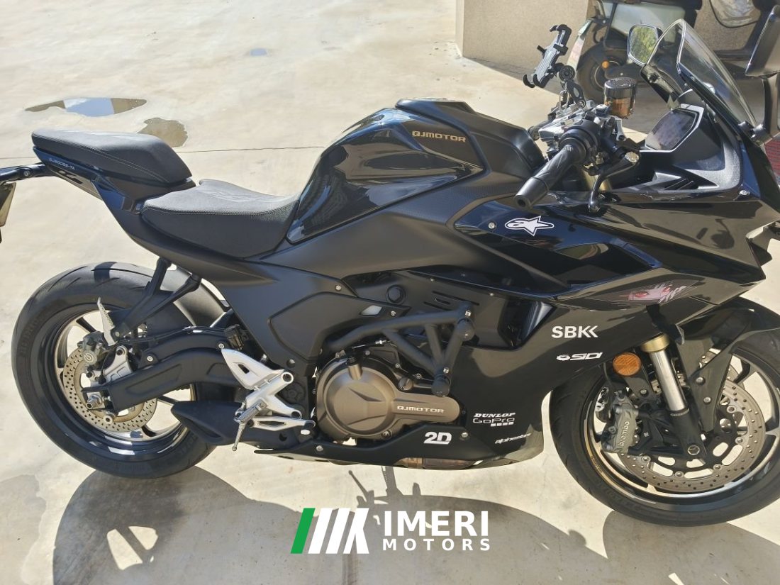 QJMOTOR Roewe i5 550 / Sai 550 *(Context-dependent, usually referring to the motorcycle "Sai 550" or Roewe car v - motorcycl…