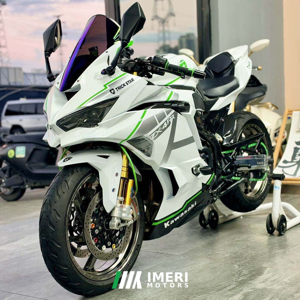 2025 Kawasaki ZX-4R 400 cc