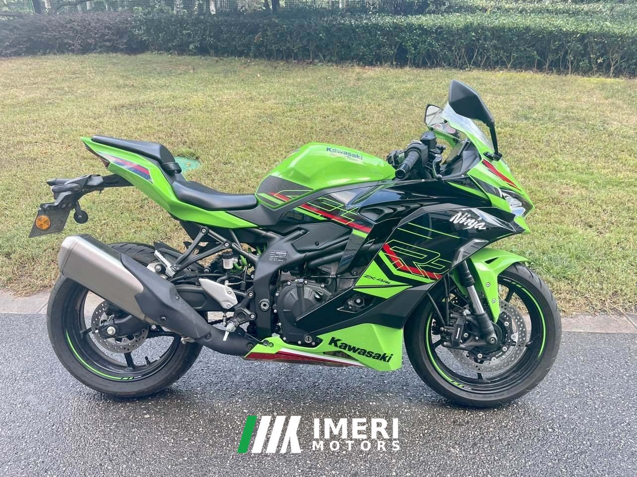2023 Kawasaki ZX-4R 400 cc