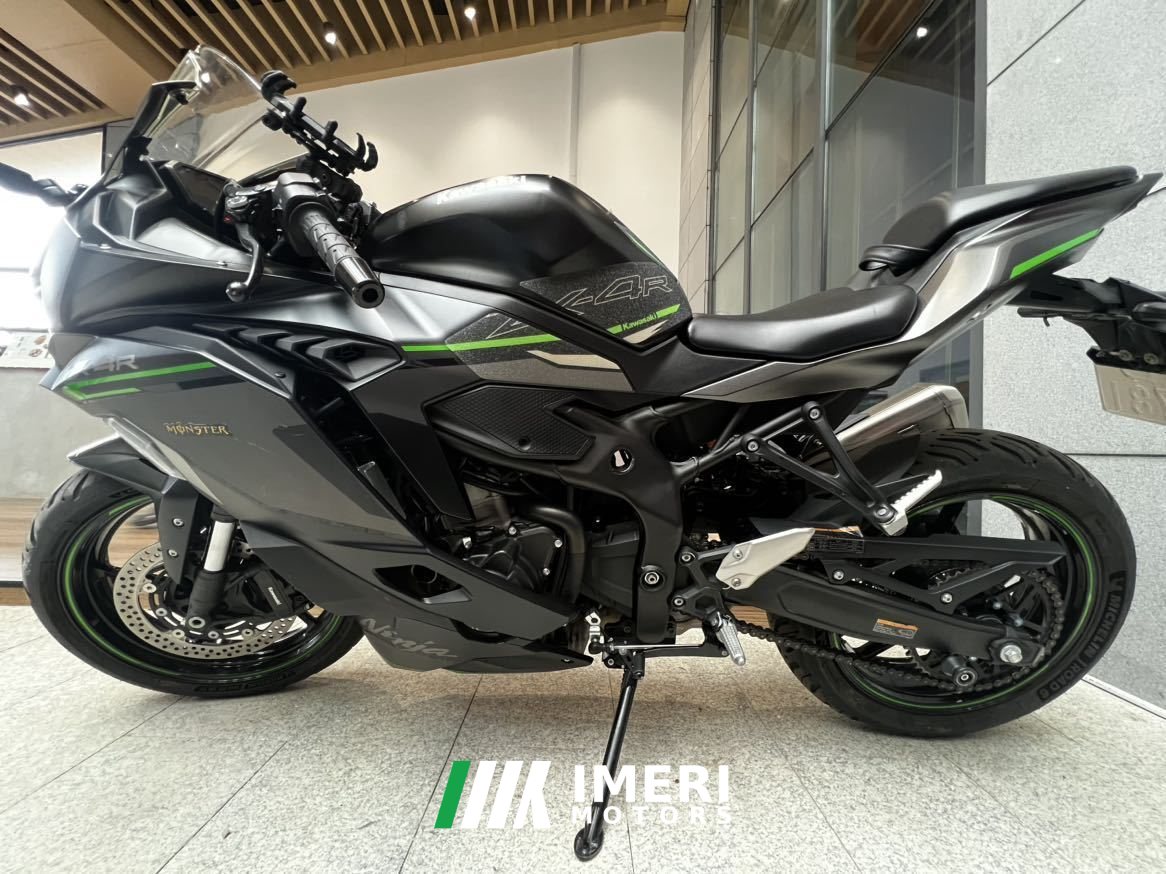 2023 Kawasaki ZX-4R 400 cc