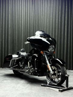 Harley-Davidson Street Glide 1923 cc - photo 1