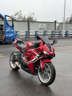 Honda CBR650R - photo 2
