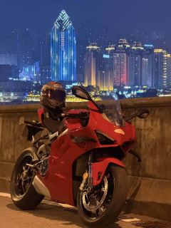 Ducati Panigale V4 1100 cc - ფოტო 1