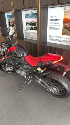 Ducati Monster 950 cc - ფოტო 2