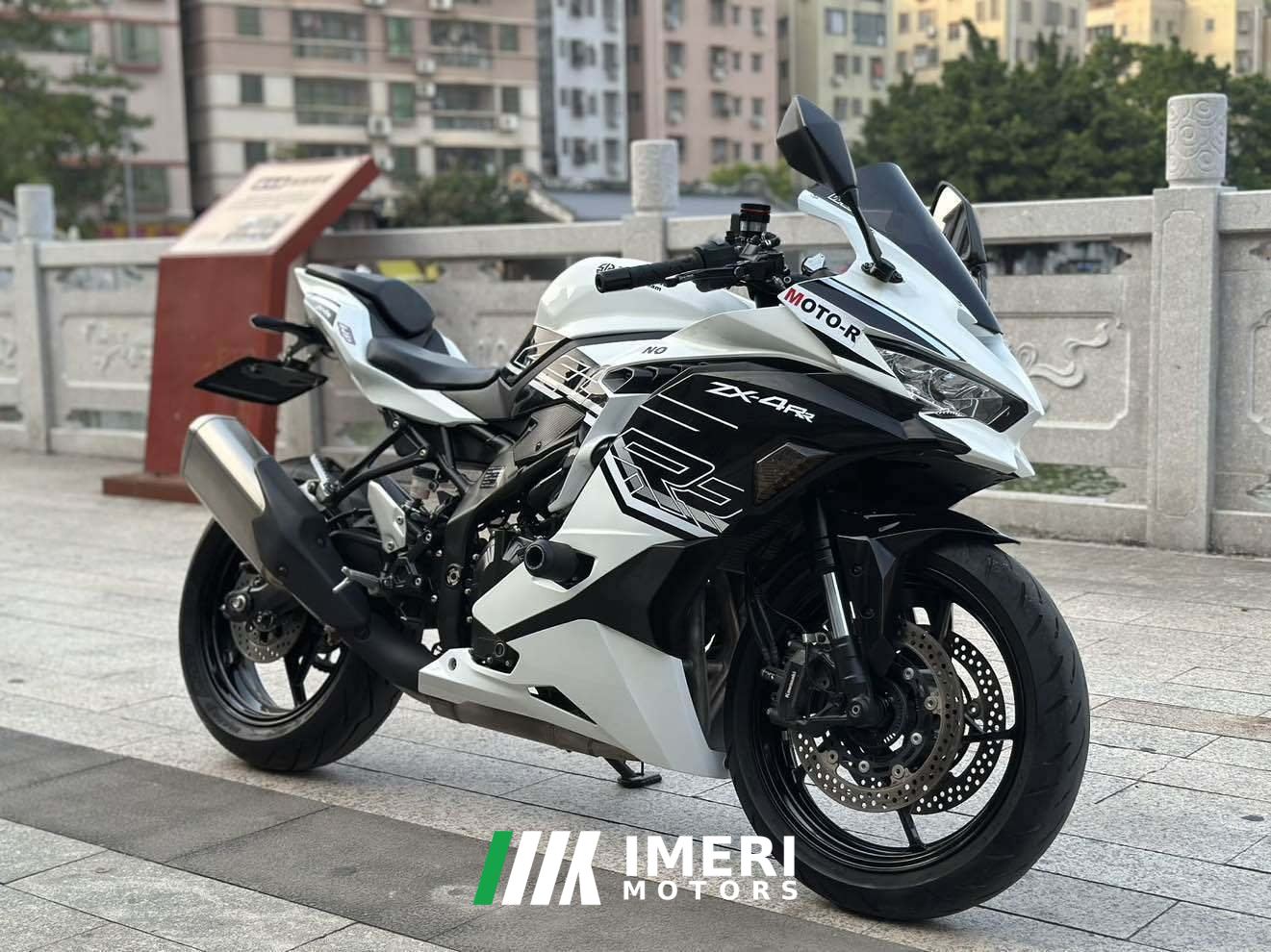 2023 Kawasaki ZX-4R 400 cc
