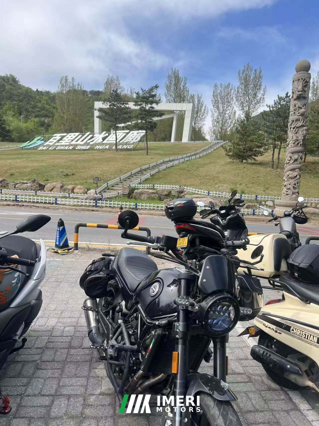 Benelli Leoncino 500 - motorcycle from China