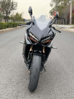 Honda CBR650R - photo 2
