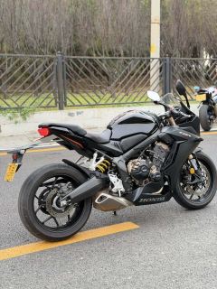 Honda CBR650R - photo 9