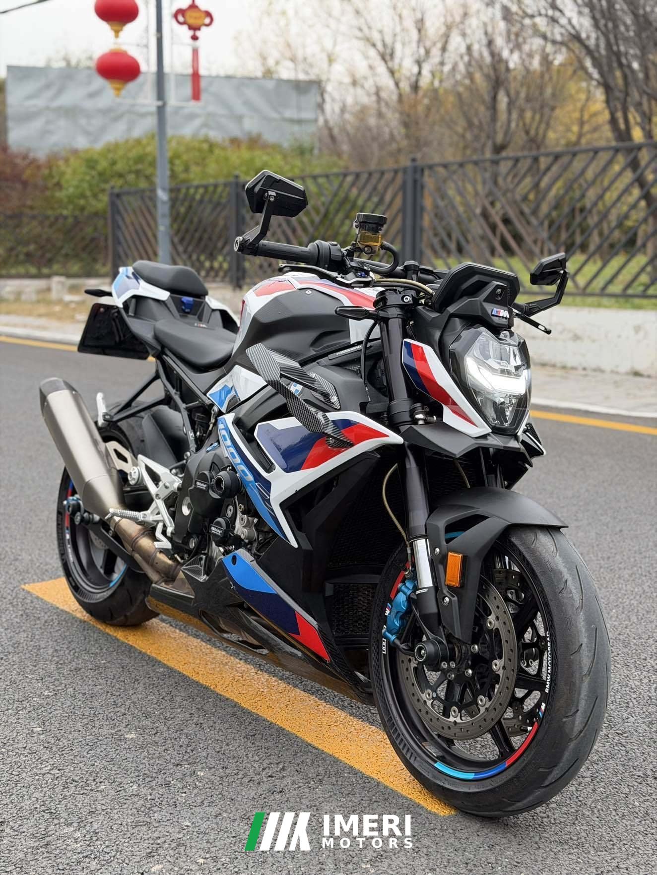 2023 BMW M 1000 R
