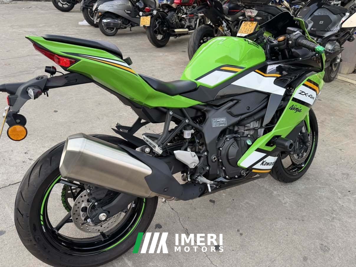 2025 Kawasaki ZX-4R 400 cc