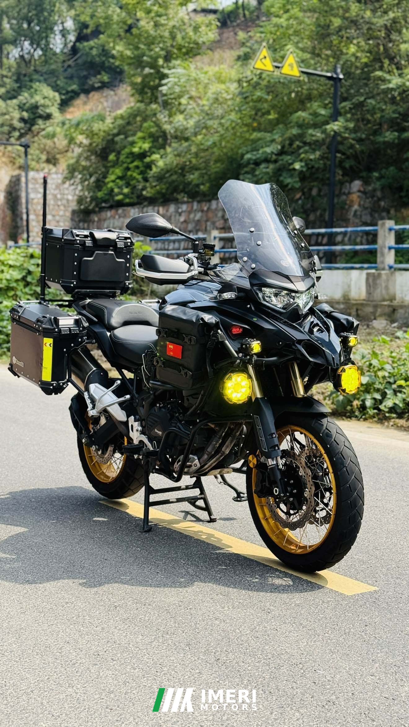 2025 Benelli TRK552 550 cc