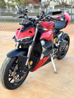 Ducati Street Fighter V2 950 cc - photo 3