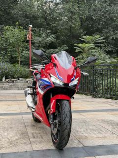 Honda CBR400R - photo 2