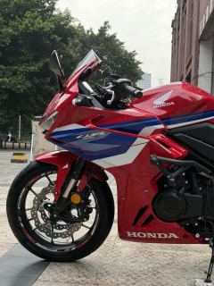 Honda CBR400R - photo 6