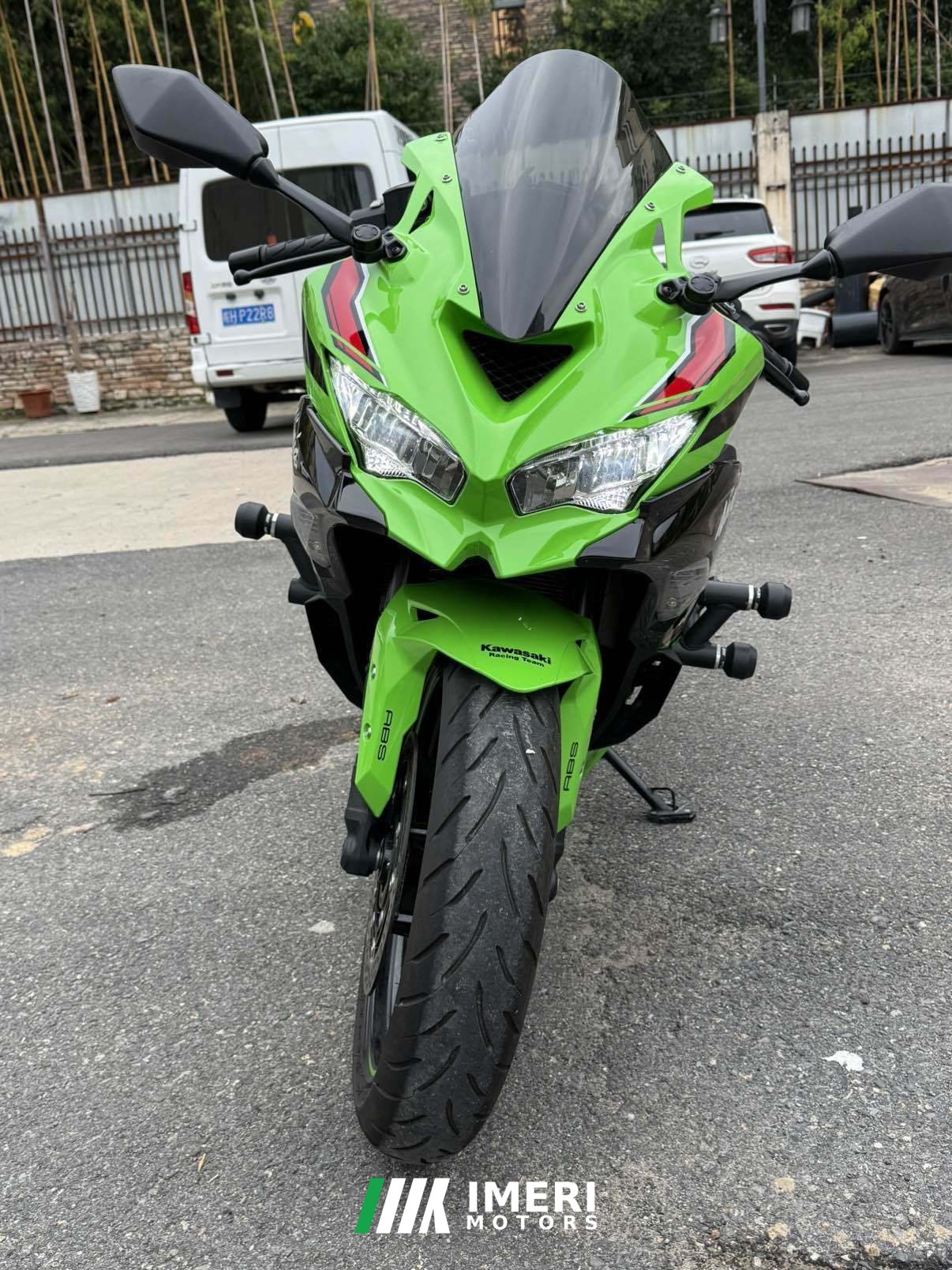 2023 Kawasaki ZX-4R 400 cc