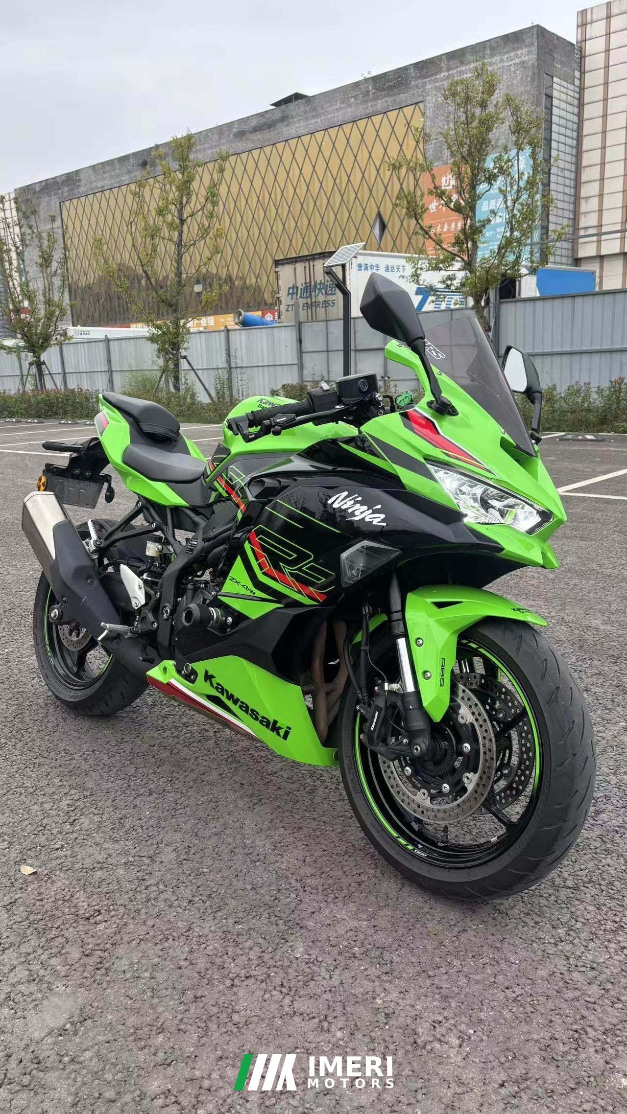2023 Kawasaki ZX-4R 400 cc